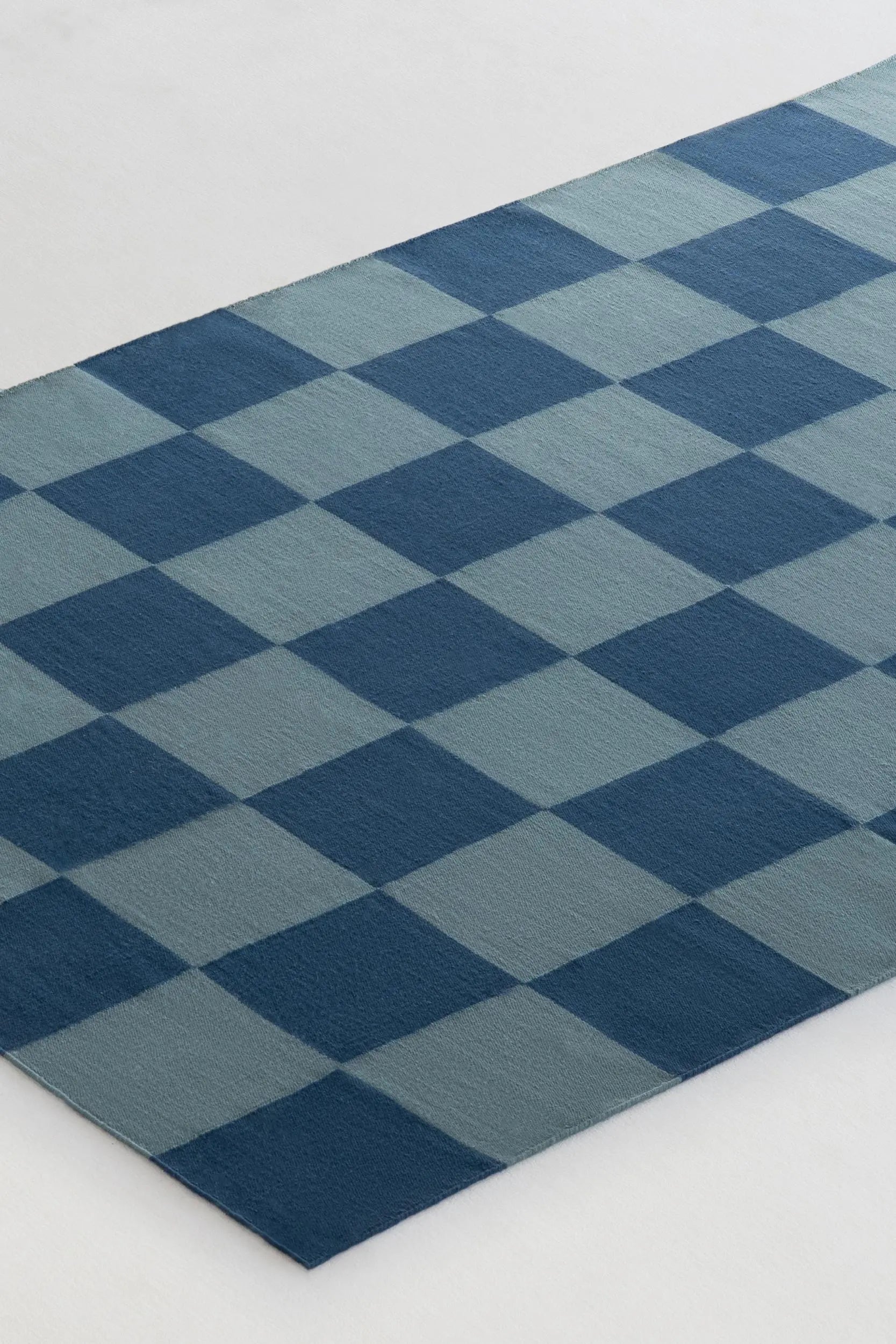 Blue Chess Rug Rugia Chess – Turquoise/Sea Blue Graphic Flatweave Wool Rug